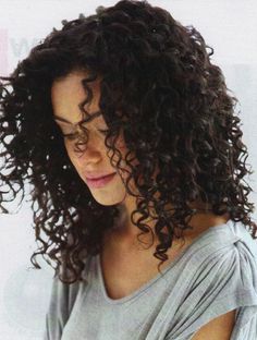 Curly Hairstyles Long Length Hair, Beautiful Curls, Curly Hair Inspiration, Frizzy Hair, Curly Hair Tips, Medium Hair Cuts, Long Curly Hair