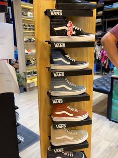 (no tiene ninguna) Zapatillas All Star, Vans Shoes Fashion, Vans Outfit, Dr Shoes, Swag Shoes, Vans Old Skool, Nike Jordan, Vans Shoes, Fitness Inspo