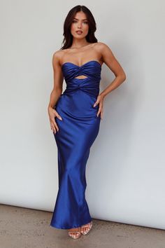 Shop the Good Impression Double Twist Midi Dress Navy | Selfie Leslie Bandeau Prom Dress, Strapless Silk Prom Dress, Brunette Prom Dress, Strapless Blue Prom Dress, Selfie Leslie Dresses, Spring Formal Dresses Long, Jewel Tone Dresses, Sapphire Gown, Royal Blue Formal Dresses