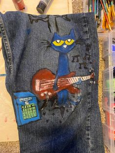 Pete The Cat Outfit, Pete The Cat Art, Funky Clothes, Geeky Clothes, Pete The Cat, Jean Crafts