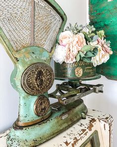 an old sewing machine with flowers on top