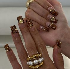 Old School Nails, Gold Design Nails, Piercing Nails, Nails With Red, Gold Chrome Nails, Nails Press, Pearl Nails