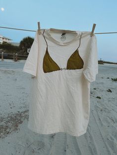 bikini t-shirt Summer 2024 Beach Outfits, Summer Clothing Brands, Sewing Shirt Ideas, Cute Fishing Outfits, Beach Clothes Aesthetic, Unique Clothing Pieces, Clothing Product Shots, Cool Beach Outfits, Aesthetic T Shirt Design