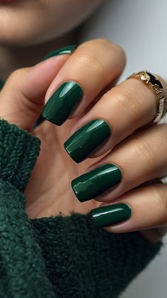 Discover stunning Dark Emerald Green Nails with ACRYLIC Coffin Almond Short Gold Prom Design French Tip Silver Simple Chrome Design Almond Polish Art Acrylic Coffin for Prom Shellac more Get inspired with elegant and trendy nail designs