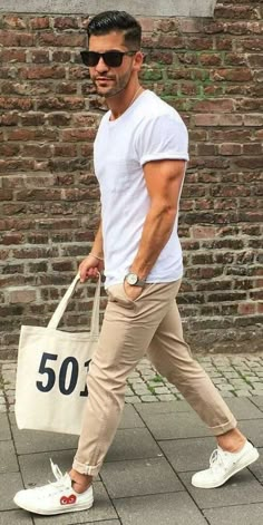 Chinos Outfit, Men's Summer Outfit, Casual Chinos, Mens Style Guide, Mode Casual, Adidas Outfit