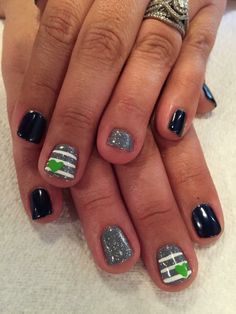 My new subtle Seahawks nails Saint Patrick Nail, Sports Nails, Nails Design Ideas, Statement Nail, Manicure Colors, Nail Polish Art