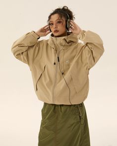 A mountain jacket is essential for outdoor scenes. 

A great item for rainy days and leisure days. 

This is a highly recommended item that has a street feel and will expand your coordination if you own one. 

◾️Model
Height/Weight: 169cm/47kg
Try size: L



Size (cm)
Length
Chest measurement
Sleeve length


S
68
123
72.5


M
69.5
127
74


L
71
131
75.5


XL
72.5
135
77 Black Oversized Hoodie, Short Parka, Mountain Jacket, Oversized Hoodie, Strike A Pose, Oversize Hoodie, Fur Jacket, Windbreaker Jacket, Zip Up