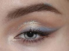 Grey And Blue Eye Makeup, Eyeshadow For Light Blue Dress, Makeup For Powder Blue Dress, Cute Blue Eye Makeup, Eye Makeup For Blue Eyes Blonde Hair, Hoco Makeup Ideas For Blue Dress, Simple Light Blue Makeup, Blue Gray Eyes Makeup, Subtle Blue Eyeshadow Looks