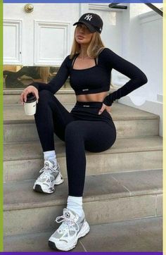 Black Leggings Casual, Modele Fitness, Leggings Outfits, Perfect Leggings, Trendy Outfits Winter, Gym Outfits, Women's Workout