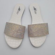 Mulanka Sequined Flat Sandals Size 38 White Open Toe Flats For Summer, White Summer Party Flats, Trendy White Toe Post Sandals, White Round Toe Flats For Beach, White Round Toe Flats For The Beach, White Open Toe Beach Flats, White Closed Toe Flats For Beach, White Open Toe Flats For Beach, Trendy White Open Toe Flats