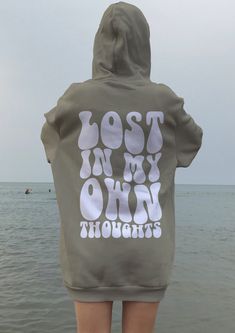 Very Oversized Hoodie, Oversize Hoodie Aesthetic, Best Hoodie Design, Hoodie Women Aesthetic, Hoodie With Words On The Back, Lost In My Own Thoughts Hoodie, Cool Hoodies Women, Sweatshirt Back Design, Hoodies With Words On The Back