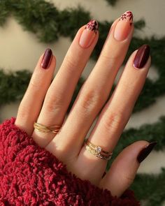 Nail Designs Feminine, Autumnal Floral Nails, Romantic Fall Nails, Christmas And Fall Nails, Autumn Style Nails, Cute Autumn Nail Designs, Maroon Floral Nails, Floral Autumn Nails, Autumn Nail Art Ideas