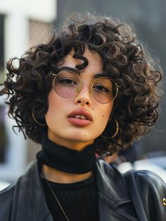 Trendy Curly Bob Haircuts for 2024 Curly Bob Haircut, Curly Bobs, Short Curly Bob Hairstyles, Pixie Bob Hairstyles, Chic Haircut, Medium Bob Haircut, French Bob