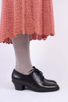 Gorgeous, classic 1930s style Oxford shoes, perfect for everyday wear. The 1930s-inspired everyday oxford shoe features a 5 cm high heel, a hallmark of the era with a modern fit. Its fine perforation pattern and cotton laces add to its elegant, feminine look. Built for balance and comfort, the heel is an exact replica of its original design. The leather sole allows for flexibility and breathability while silicone inserts in the leather insole ensure your feet stay comfortable all day long. Sizes Perforation Pattern, Style Oxford Shoes, 1930s Shoes, 1950s Shoes, 1920s Shoes, 1940s Shoes, Oxford Shoes Style, 1930s Style, Oxford Shoe