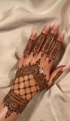 #lifestyle, #productivity, #organization, #goal setting Minimal Mehndi, Front Mehndi Design, Palm Mehndi Design, Back Hand Mehndi, Pretty Henna, Classic Nail, Finger Henna Designs, Design Mehndi