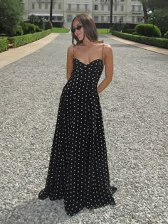 43101788733487|43101788766255|43101788799023 Chic European Outfits, Maxi Sundress Outfit, 24 Aesthetic, Long Robes, Shoulder Strap Dress, A Line Long Dress, Strapless Long Dress, Polka Dot Maxi Dresses, Paris Outfits