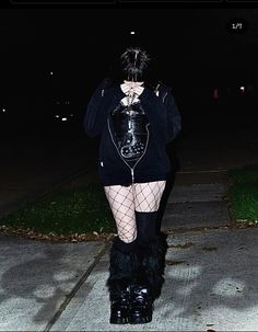 Mall Goth Fits, Alt Fashion Winter, Classy Alternative Outfits, Alternative Outfits Winter, Alt Outfits Winter, Grunge Pjs, Winter Outfits Alternative, Winter Outfits Alt, Goth Festival Outfit