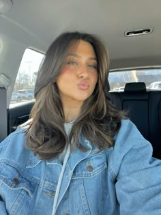 Haircuts For Highlighted Hair, Hair Ideas For Asians, Mid Length Caramel Balayage, Medium Hairstyle Women Wavy Hair, Haircut Inspo Brunette, 2024 Haircuts For Women Medium Length, Haircut Thick Hair Medium, Cute Medium Length Haircut With Layers, Old Money Haircuts Women Medium