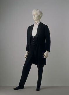 1885 Evening Suit with Dinner Jacket.(Victoria and Albert Museum) English Dress, Victorian Man, Evening Suit, 19th Century Fashion, Victoria And Albert Museum, Historical Clothing