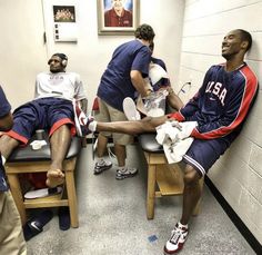 the basketball players are getting ready to take their place in the locker room for practice