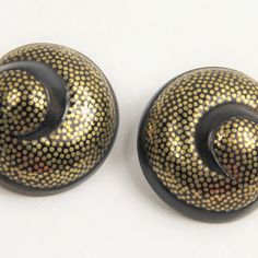 From A Nice Estate Collection Come These Hand Signed Modernist Statement Earrings By Patricia Von Musulin. Comprised Of Hand Carved Ebony Wood And 14kt Gold Inlaid Dots. @ 1-1/2" Diameter. Excellent Condition. Approximate Age: 1980's. Highly Sought After And Collectible Couture Earrings. Couture Earrings, Modernist Earrings, Ebony Wood, 14kt Gold, Statement Earrings, Hand Carved, Dots, Carving, Women Jewelry