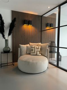 Interieur ontwerp en realisatie in Tilburg Cosy Living Room Decor, Showroom Interior Design, Dream Apartment Decor, Thirty Two, Cosy Living Room, Hotel Interiors, Cool Apartments, New Home Designs, Home Room Design