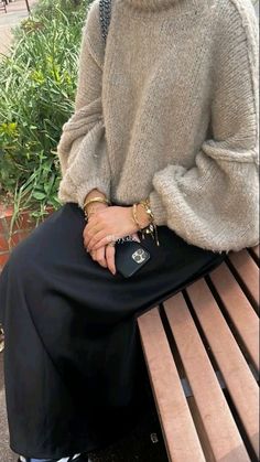 Modest Winter Outfits, Mode Zara, Classy Casual Outfits, Hijabi Fashion, Modest Fashion Outfits, Modest Outfits, Types Of Fashion Styles, Fashion Classy, Modest Fashion