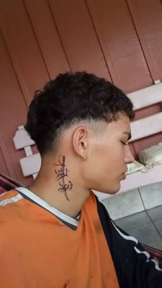 Behind Ear Tattoo Men, Shogun Tattoo, Boys Fade Haircut, Astronaut Tattoo, Mens Haircuts Short Hair, Men Haircut Curly Hair, Taper Fade Haircut, Low Fade, Neck Tattoo For Guys