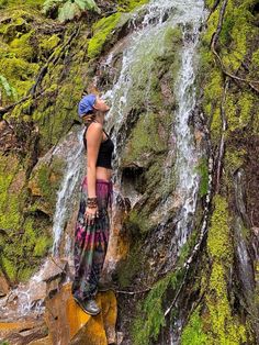 Fairy Hiking Outfit, How To Be Free Spirited, Nature Hippie Aesthetic, Beach Hippie Aesthetic Outfit, Earthgirl Aesthetic, Hippy Girl Aesthetic, Hippie Instagram Pictures