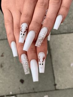 It can be anything, as long as it's holiday-themed! Simple Christmas Coffin Acrylic Nails, Cute White Winter Nails, Christmas Nails 2023 White, Milky White Winter Nails, White Nails Christmas Design, Christmas Nails White And Gold, Nails Christmas White, Clear Christmas Nails, Milky White Christmas Nails