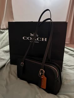 Coach Swing Zip, Coach Shoulder Bag Outfit, Coach Bags Aesthetic, Coach Sling Bag, Sacs Tote Bags, Aesthetic Bags, My Style Bags