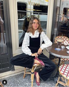 Spring Outfits Eclectic, Pink Knit Top Outfit, Playful Style Fashion, Vintage Clothing Outfits, Eclectic Dressing Style, Business Casual Overalls Outfit, Creative Office Outfits Women, Portuguese Fashion Street Styles, Meg Busacca