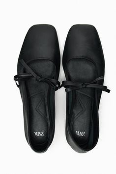 BALLET FLATS WITH BOW AND SQUARE TOE - Black | ZARA United Kingdom Black Ballet Flats Outfit, Ballet Flats Outfit, Flats Outfit, Black Ballet, Shoe Inspo, Black Ballet Flats, Leather Ballet Flats, Pretty Shoes, Dream Shoes