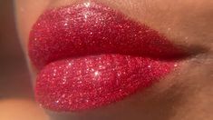 Glitter Lipstick Aesthetic, Glitter Lip Gloss Aesthetic, Glitter Lip Kit, Red Glitter Lipstick, Red Glitter Lips, Gel Eyeshadow, Shimmer Lipstick, Lashes Tutorial, Lipstick Hacks