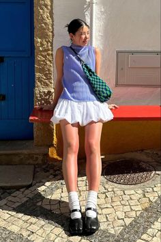 Outfit Inspo 2024 Summer, Bubble Skirt Street Style, Summer Skirts 2024, Cute Outfit Ideas Baddie, White And Blue Outfit Aesthetic, Bubble Skirt Outfit Ideas, Bubble Mini Skirt, Quirky Fashion Summer, Style Inspiration Summer 2024