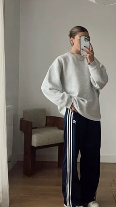 Disabled Models, Fashion Athleisure, Fashion Evolution, Athleisure Summer, Minimal Wardrobe, Adidas Outfit, Athleisure Fashion, 가을 패션, Outfit Goals