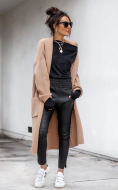 Looks Adidas, Leather Pants Outfit, Black Leather Pants, Fashion Blogger Style, Looks Black, Camel Coat, Looks Style, Winter Fashion Outfits