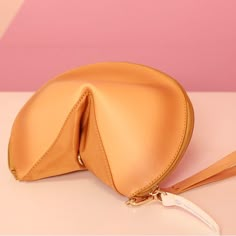 Good Fortune Coming Your Way! A Fortune Cookie Wristlet Pouch. All Out Anime, Funky Purses, Novelty Purses, Funny Bags, Chinese Takeout, Wristlet Pouch, Novelty Bags, Fortune Cookie, Cute Purses