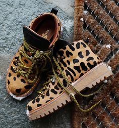 Leopard Boots, Hoodie Outfit, Gorgeous Shoes, Boots And Sneakers, Curvy Outfits, Pretty Shoes, Shoe Obsession, Shoe Lover