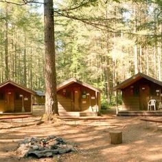 Summer Lodge Aesthetic, 70s Camp Aesthetic, Camping Cabin Aesthetic, Cabin Camping Aesthetic, Summer Camp Romance Aesthetic, Campground Aesthetic, Camp Cabin Aesthetic, Camp America Aesthetic, Summer Cabin Aesthetic