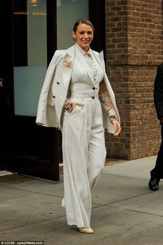 Blake Lively Blazer Outfit, White Pinstripe Suit Women, White Blazer Suit Women, Stripped Suit Women, White Pinstripe Blazer Outfit, Stripe Suit Woman, Pin Stripe Outfit, Long Line Blazer Outfit, Pin Stripe Suit Women