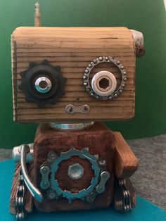 Art Toys Design, Wood Block Crafts, Recycled Art Projects, Diy Robot, Wood Art Projects, Wood Animal, Block Craft