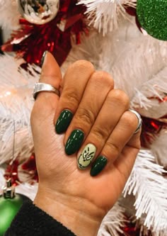 Classy Christmas Nails Simple Square, Green Christmas Acrylics, Basic Almond Christmas Nails, Christmas Nail Grinch, Grinch Face Nails, Holiday Nails Grinch, Builder Gel Nails Design Christmas, Xmas Nails Grinch, Simple Grinch Nails Acrylic