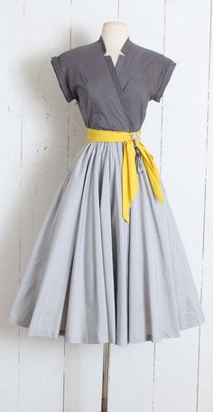 1950s Dresses Vintage, Rok Outfit, Vintage 1950s Dress, Robes Vintage, Vintage Dresses 50s, Dress Sash, Vintage 1950s Dresses, 1950s Style