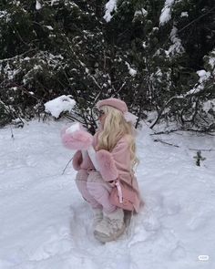 Winter Outfits Girly, Going Out Outfit Winter, Casual Going Out Outfit, Girly Winter Outfits, Boots Outfit For Women, Winter Casual Outfits, Pink Sweater Outfit, Outfit Ideas Pink, Snow Fits