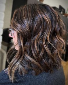 Dark Hair With Golden Brown Highlights, Short Dark Brown Hair, Brown Hair With Highlights And Lowlights, Cinnamon Hair, Light Blonde Highlights, Ash Blonde Highlights, Hair With Highlights, Medium Brown Hair, Hair Diy