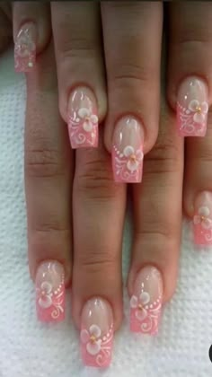 Acrylic Nails Ideas Floral, Early 2000s Flower Nails, Nail Designs Gyaru, Cute Nails Polygel, Cute Nails Acrylic Summer Pink, Kawaii White Nails, Y2k Nails Flowers, 2000s Flower Nails, Coconut Nails Design