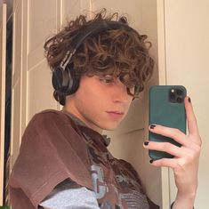 Light Brown Hair Men, Curly Light Brown Hair, Brown Hair Male, Brown Hair Boy, Brown Hair Men, Mens Hair Colour, Brown Curly Hair, How To Curl Short Hair