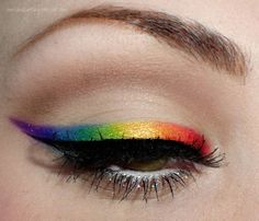 Rainbow eyes. Love it! #makeup Eyeliner Trends, Smink Inspiration, Makijaż Smokey Eye, Eyeliner Looks, Winged Eyeliner