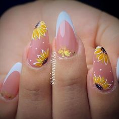 Upgrade your nail game with these cute sunflower nails! Whether you prefer a minimalist or eye-catching look, we’ve got you covered. more in telegram Cute Sunflower Nails, Rainbow Nails Design, Beachy Nails, Fall Nail Ideas, Sunflower Nails, Hot Pink Nails, Diy Acrylic Nails, Broken Nails, Summer Toe Nails